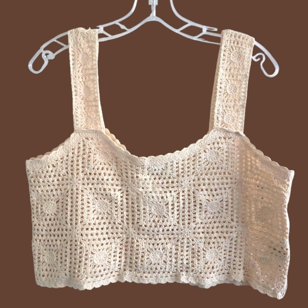 Everyday Chic Boutique Cream Crochet Crop Top Size Medium/Large